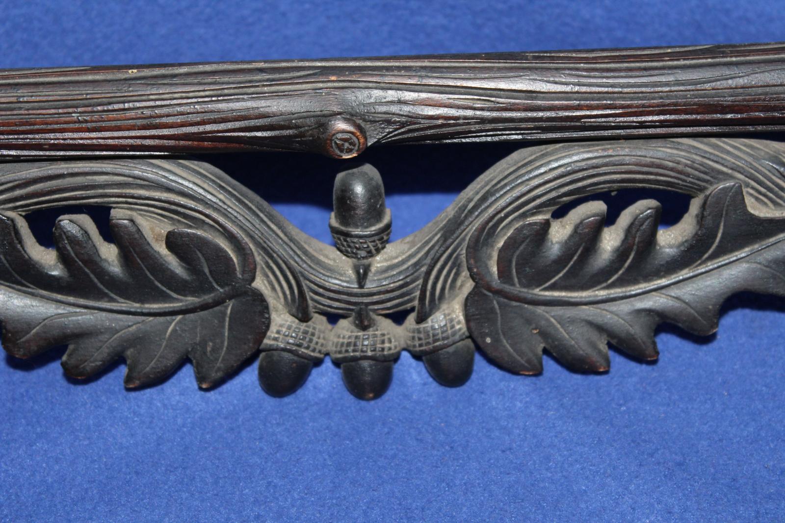 VELKÝ VYŘEZÁVANÝ RÁM