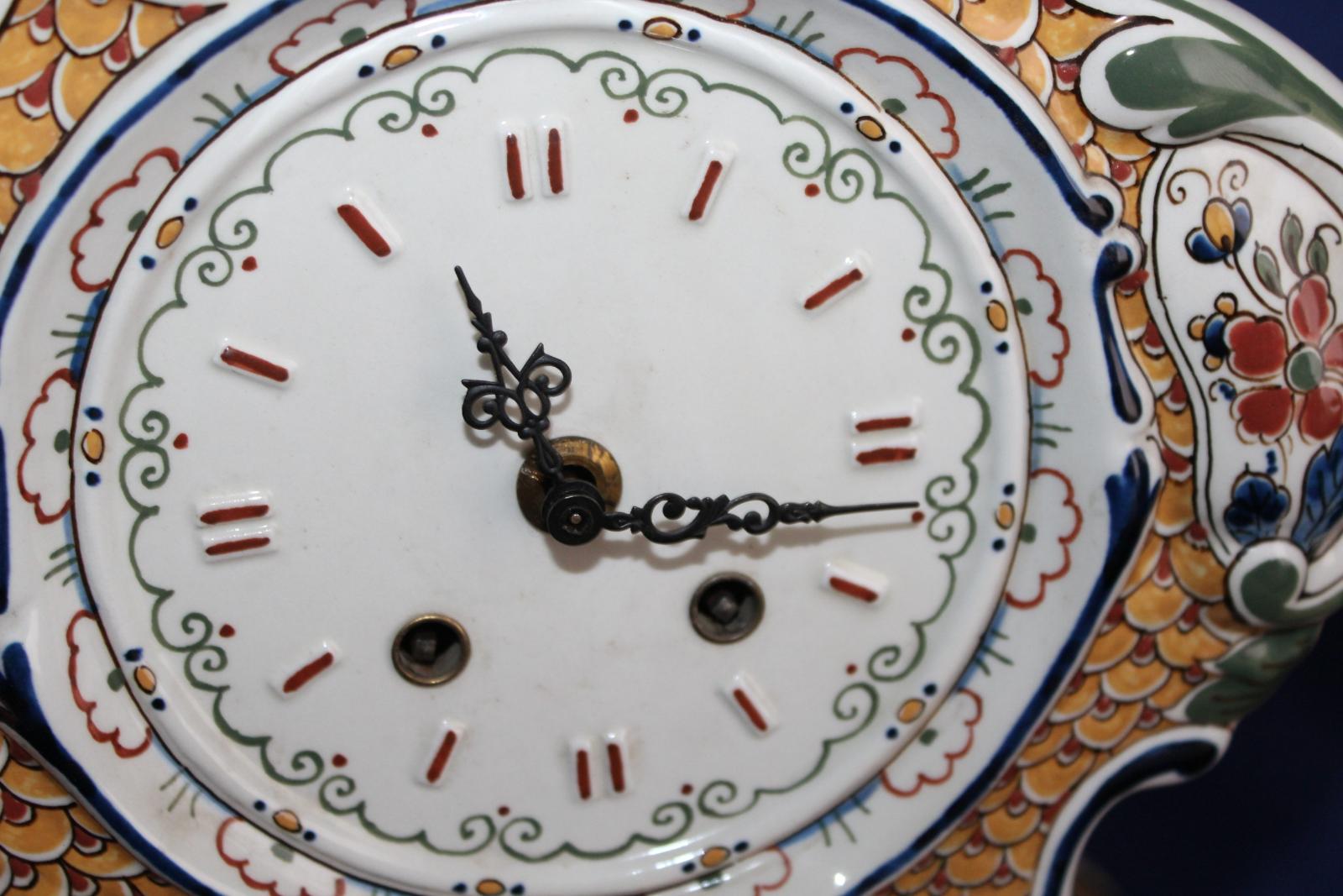 STAROŽITNÉ PORCELÁNOVÉ HODINY, ZN. DELF