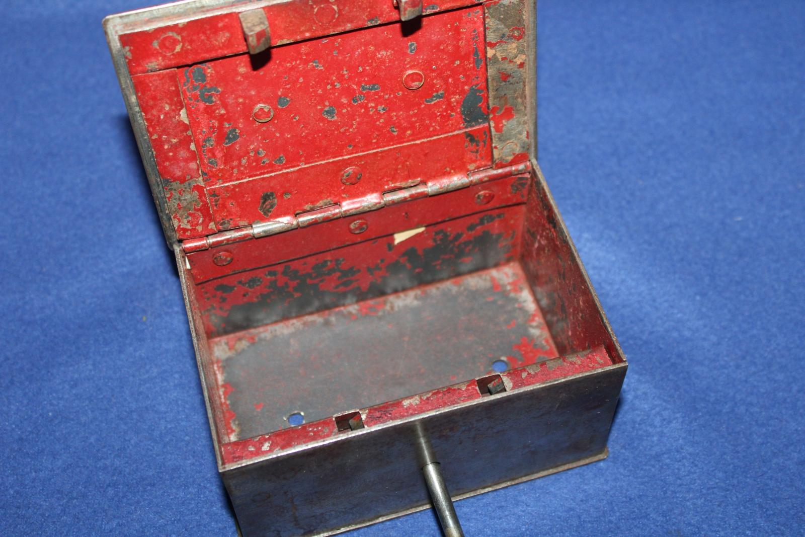 TREZOREK BIEDERMEIER, TREZOR