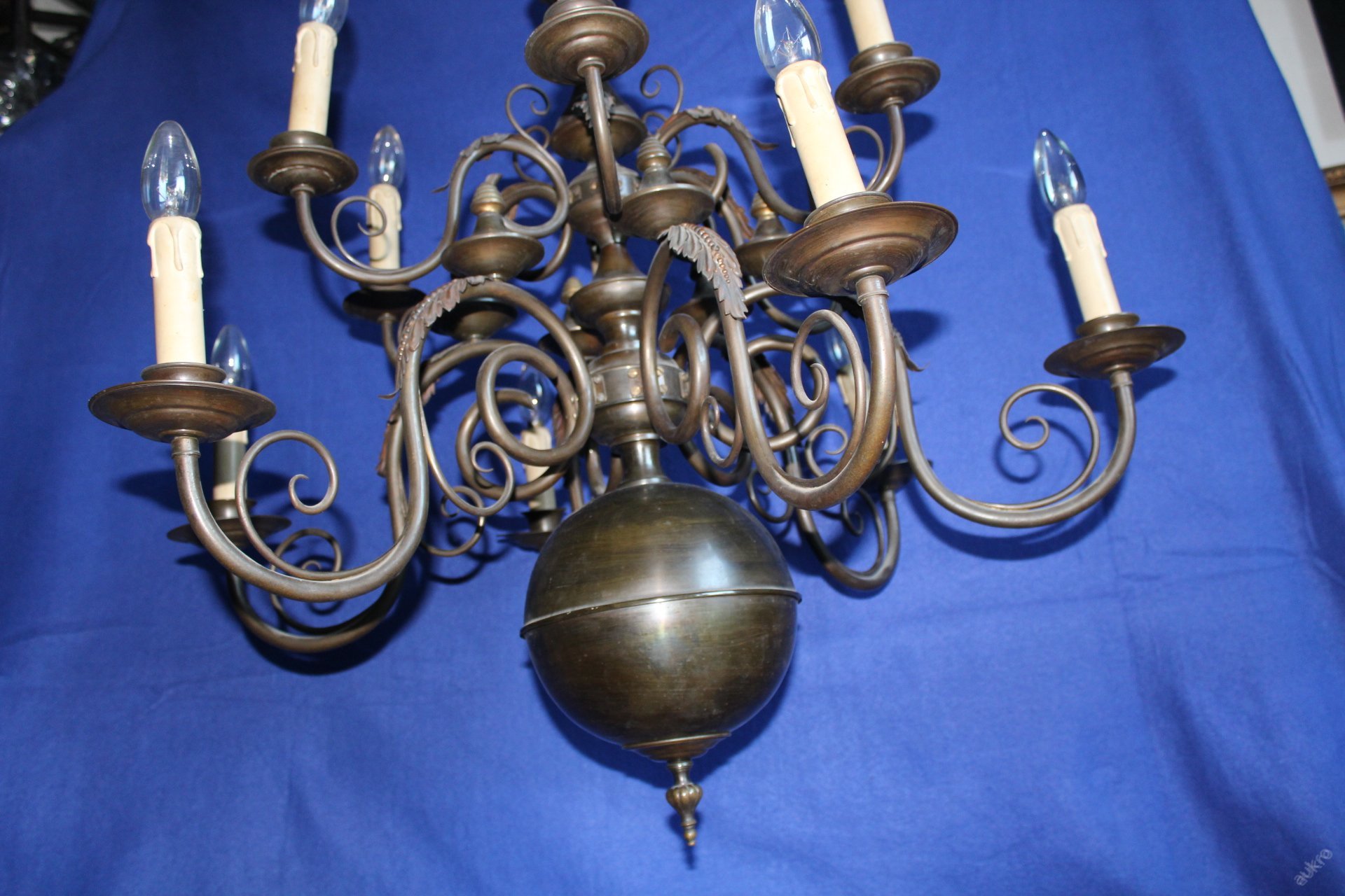 LUXUSNÍ STAROŽITNÝ LUSTR