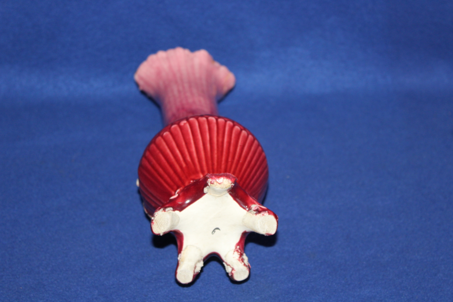 KERAMICKÁ VÁZA S PLASTICKÝM ZDOBENÍM