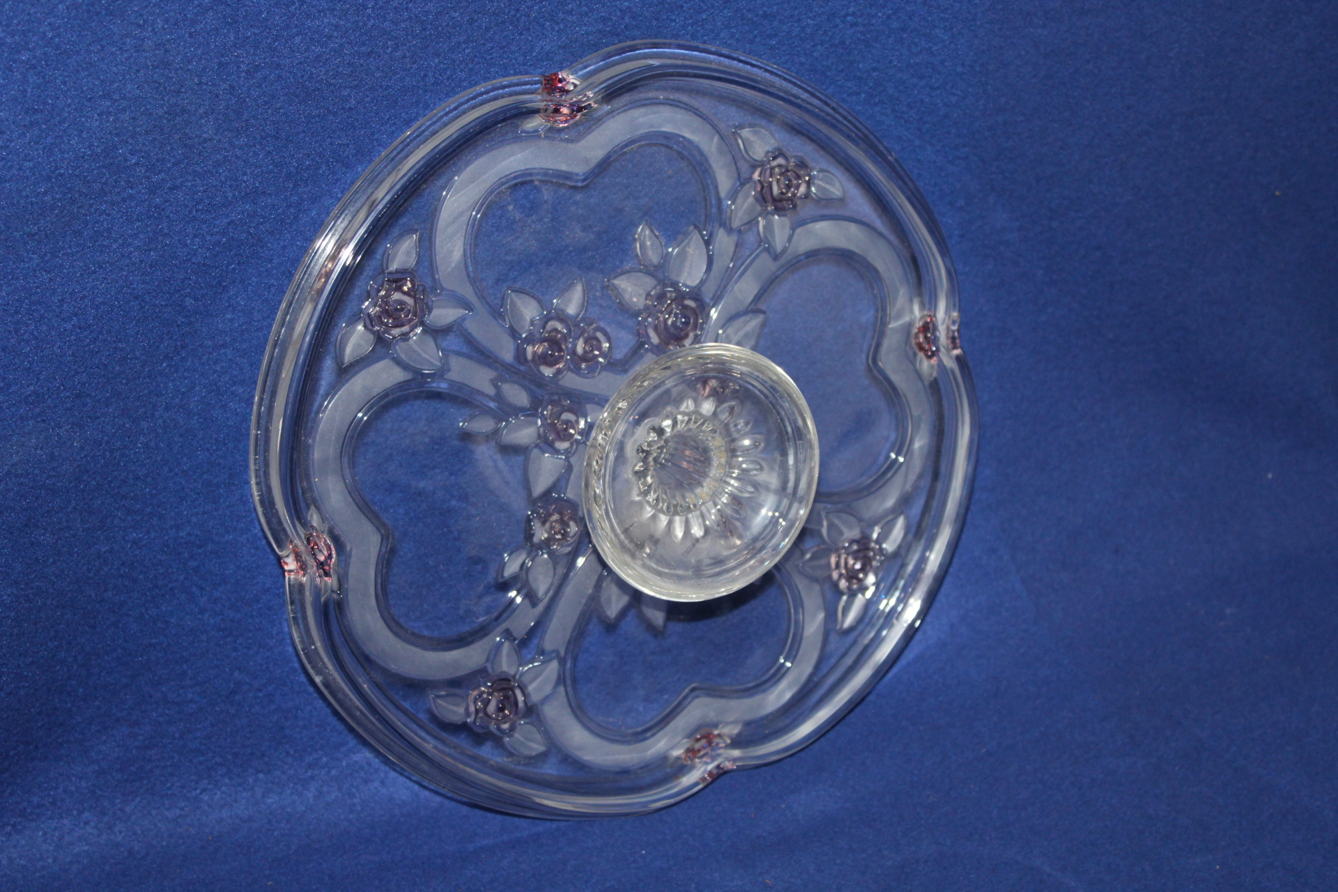 SKLENĚNÝ NÁSTOLEC NA PROSTÍRÁNÍ