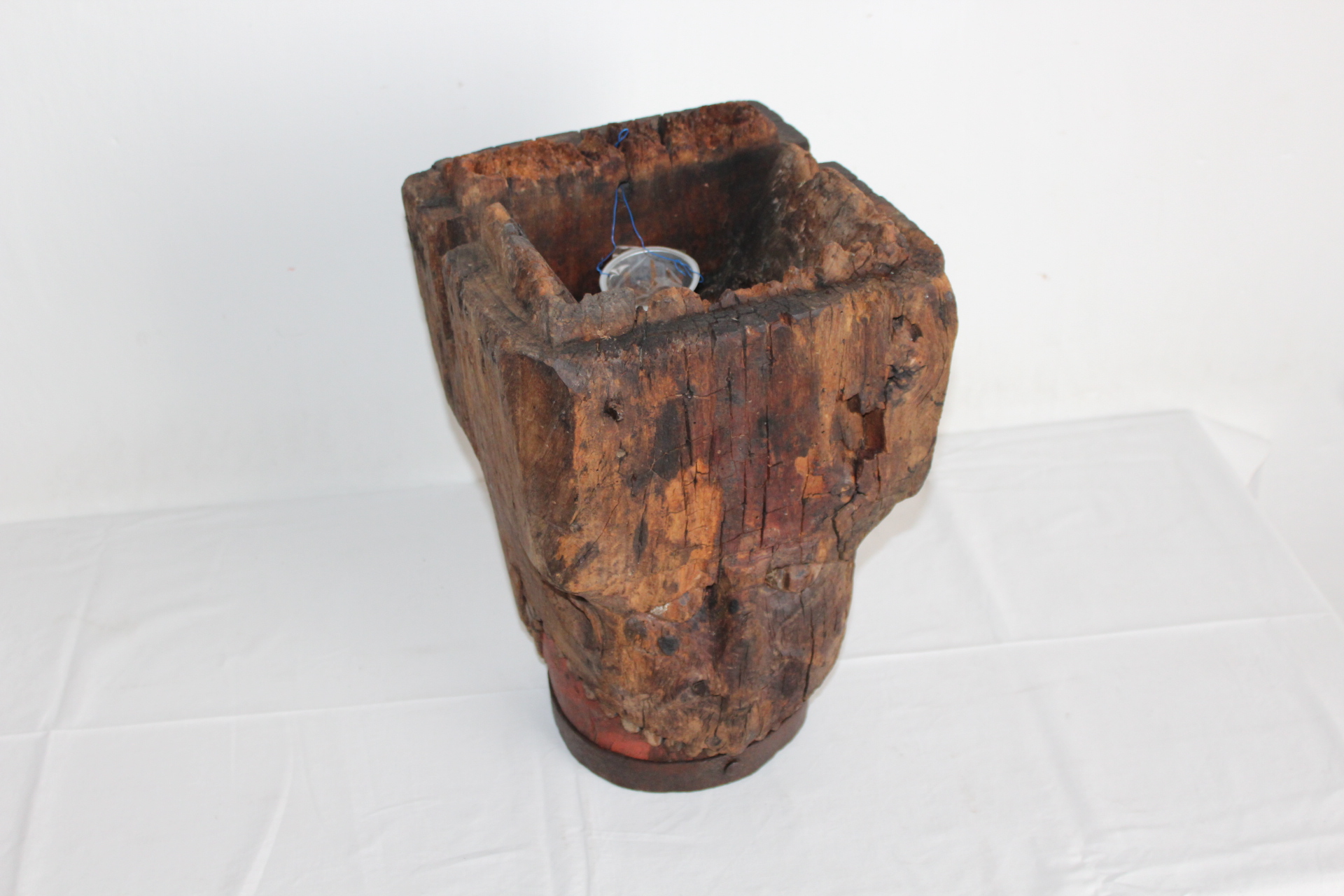 DŘEVOŘEZBA ČERTA, ÚSTÍ KOVÁŘSKÉHO MĚCHU