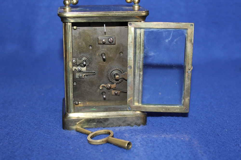 LUXUSNÍ CESTOVNÍ HODINY S BUDÍKEM