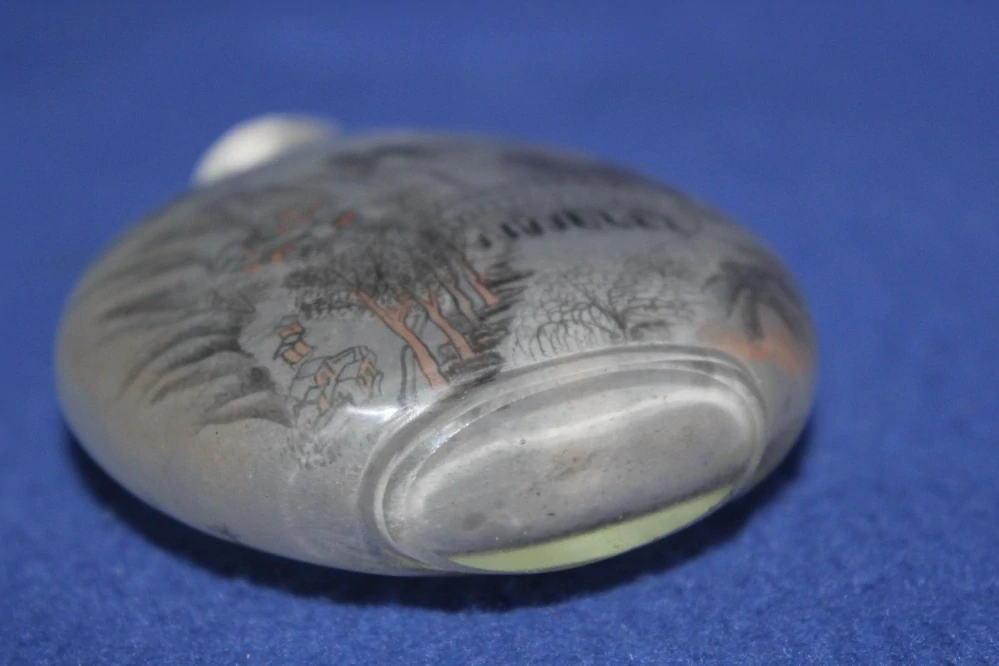 VZÁCNÁ VNITŘNĚ MALOVANÁ NÁDOBKA