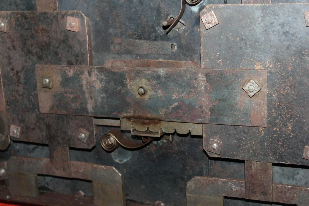 RARITNÍ KOVOVÁ TRUHLA S TAJNÝM ZÁMKEM, BIEDERMEIER