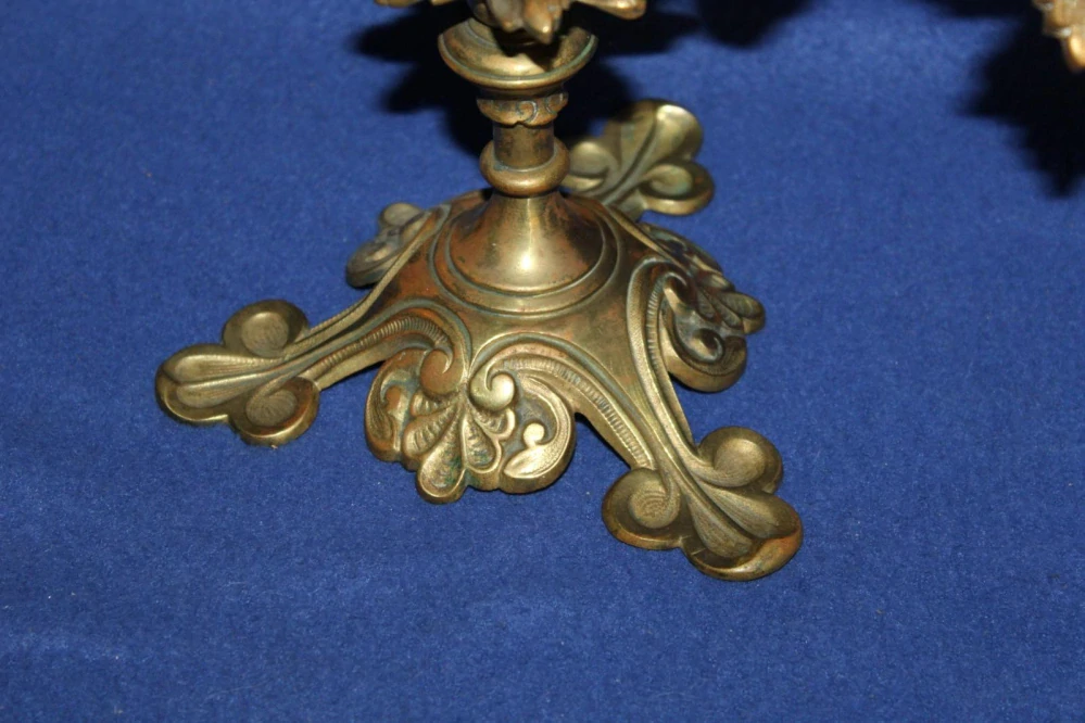 VELKÝ MOSAZNÝ SVÍCEN