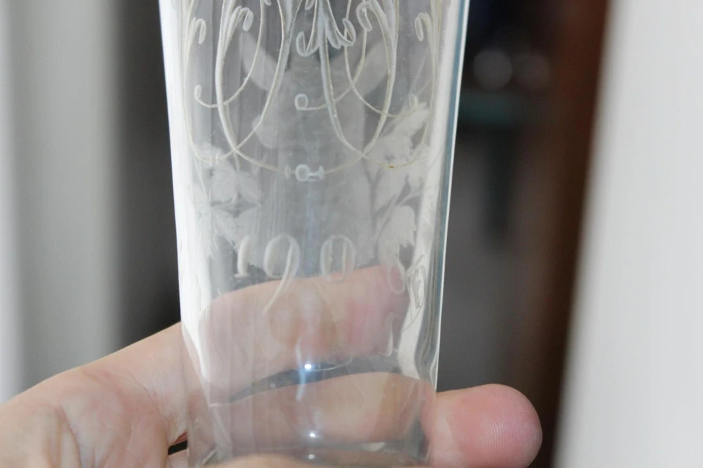 STAROŽITNÁ SKLENICE, R. 1908, S MYSLIVECKÝM MOTIVEM