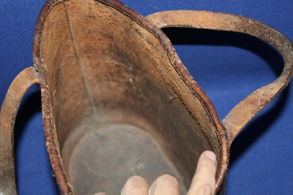 STAROŽITNÁ LOVECKÁ TAŠKA, BŮVOLÍ KŮŽE