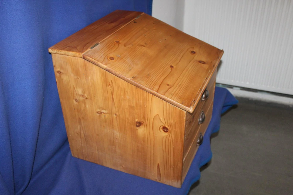 STAROŽITNÁ SKŘÍŇKA, OTEVÍRACÍ