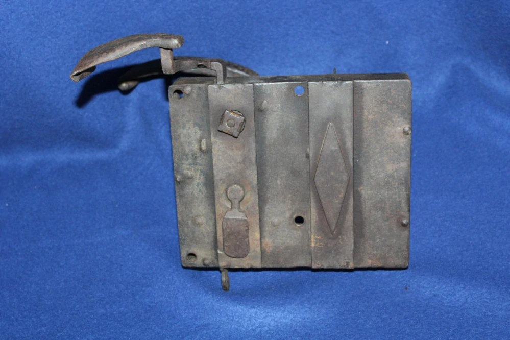 VELKÝ STAROŽITNÝ ZÁMEK