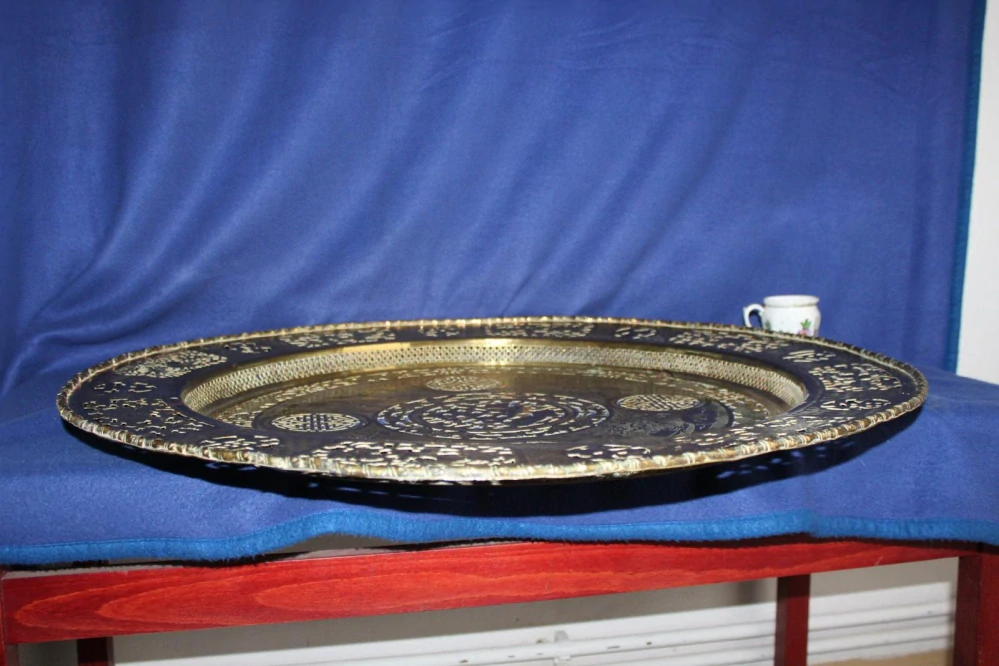 OBROVSKÝ STAROŽITNÝ TÁC, CHINA?