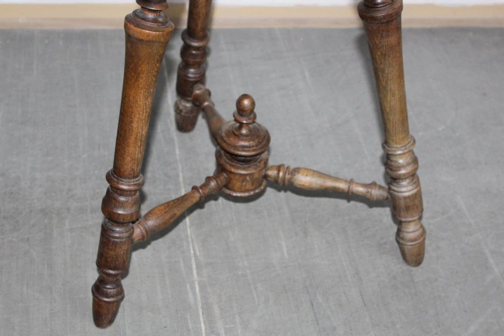 STOLEK S MRAMOROVOU DESKOU