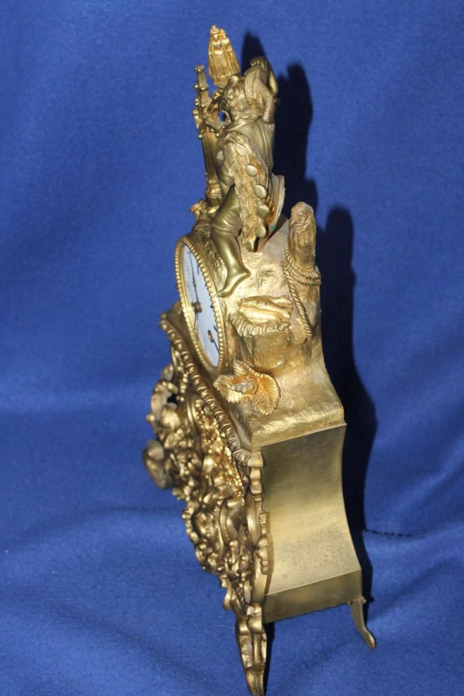 STAROŽITNÉ FIGURÁLNÍ HODINY