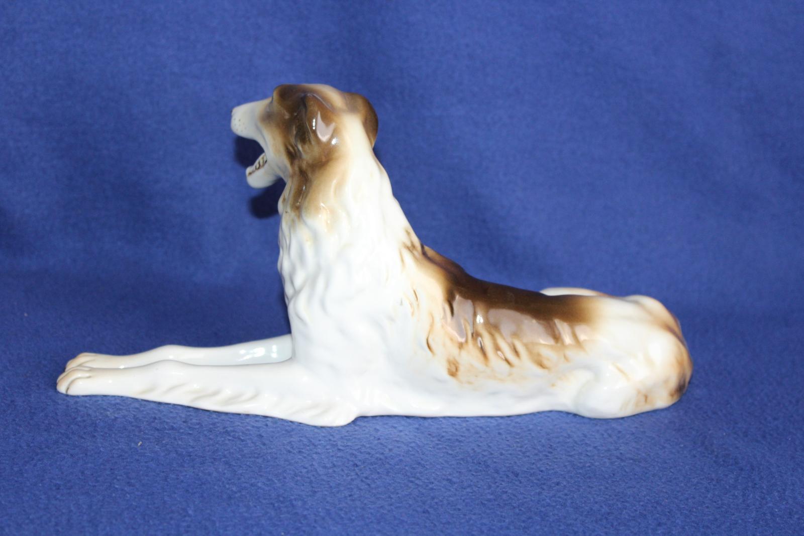 VELKÝ PORCELÁNOVÝ PES, SOCHA