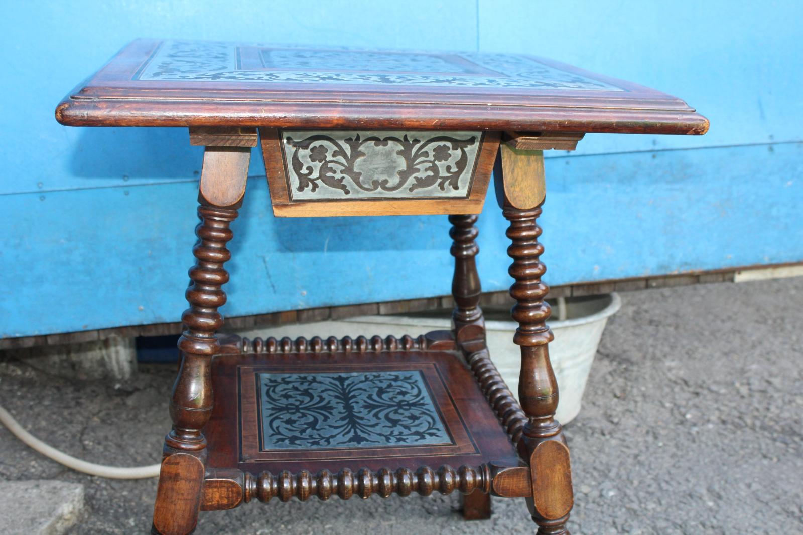 STAROŽITNÝ STOLEK, VYKLÁDANÝ