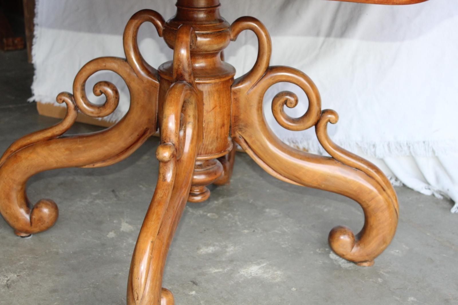 STAROŽITNÝ STŮL, STOLEK