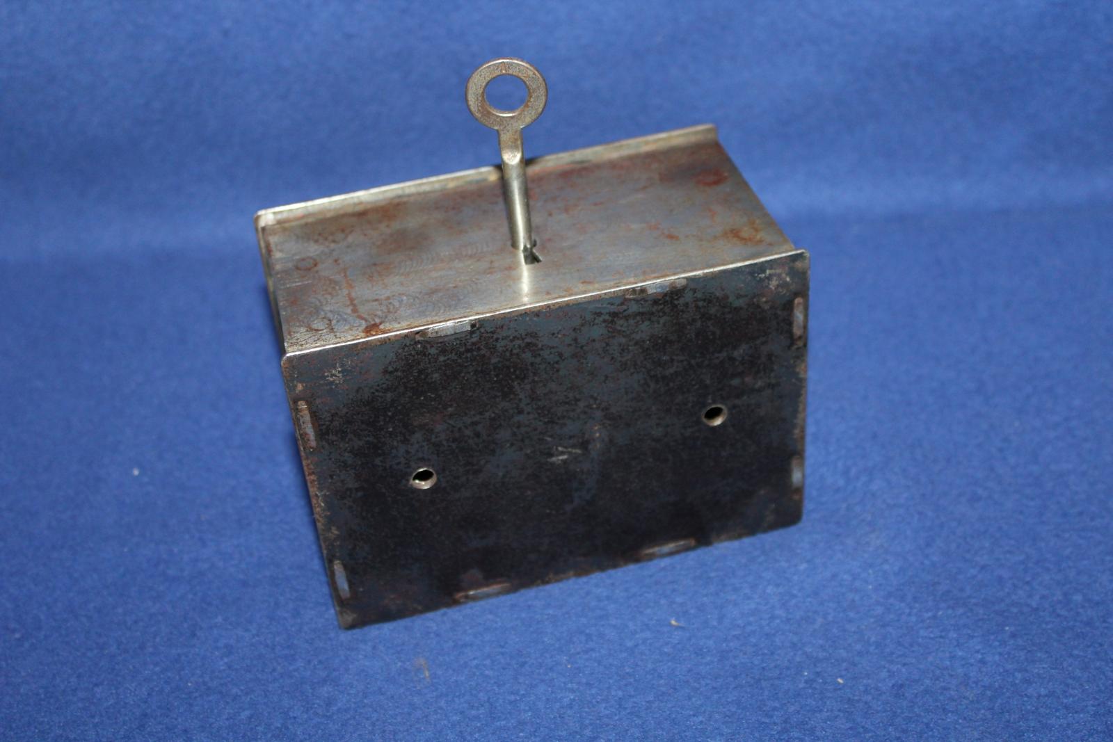 TREZOREK BIEDERMEIER, TREZOR