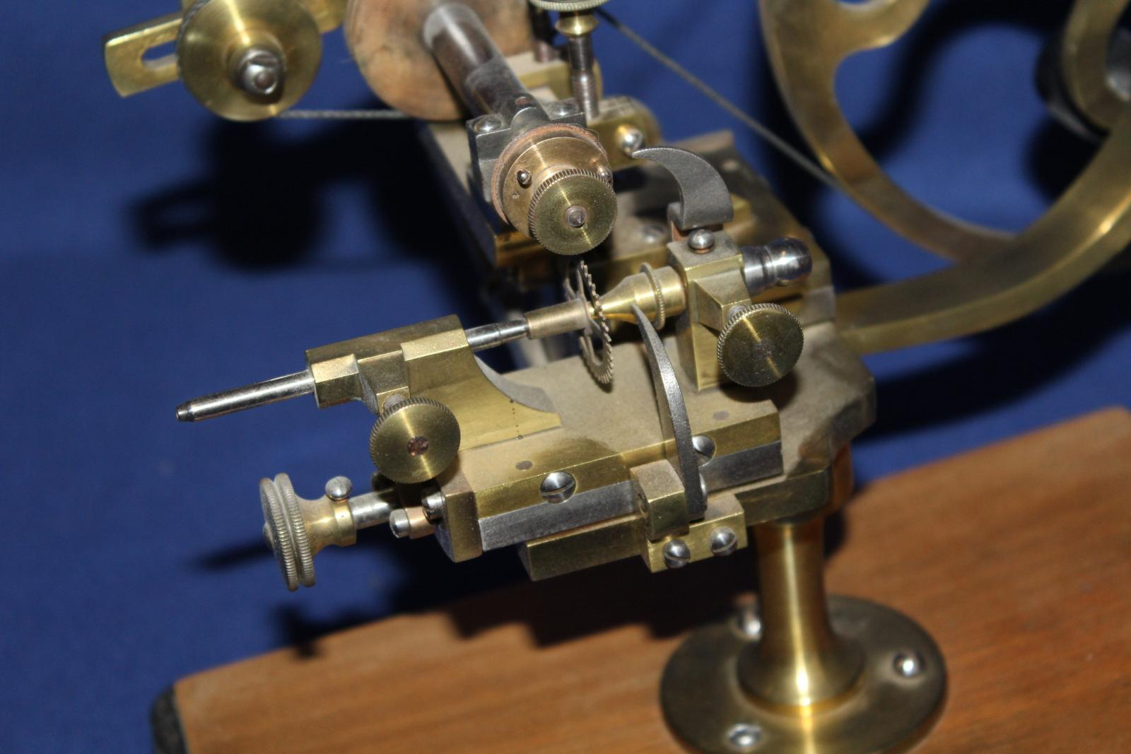 STAROŽITNÝ PŘÍSTROJ, HODINÁŘSKÝ?