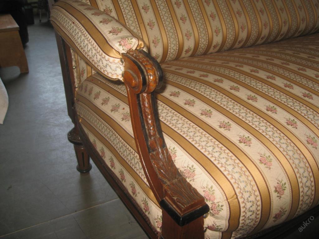 STAROŽITNÁ SEDAČKA