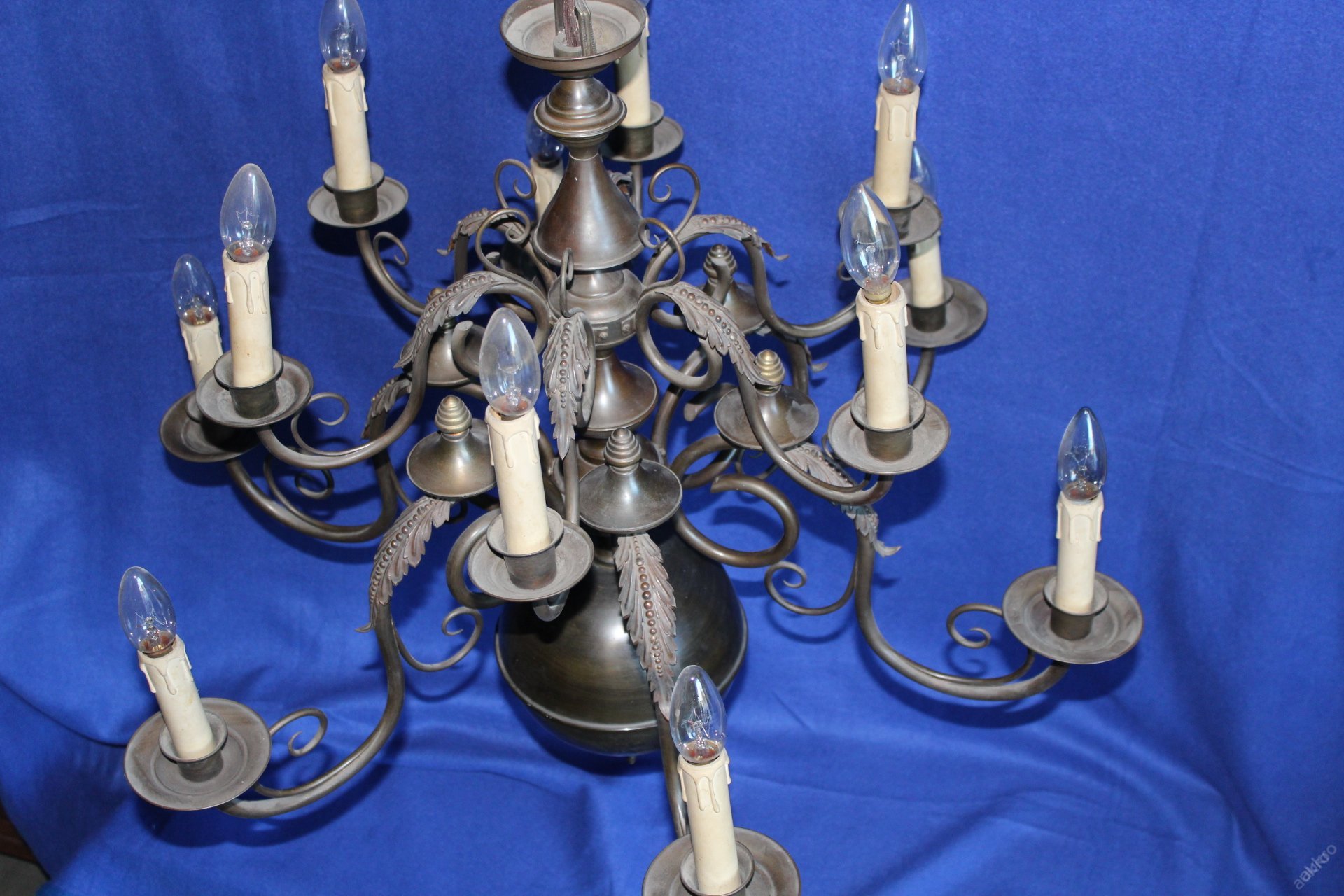 LUXUSNÍ STAROŽITNÝ LUSTR