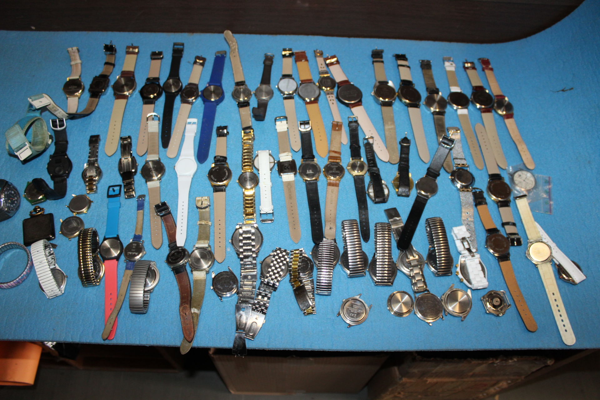 KONVOLUT HODINKY, 68 KS