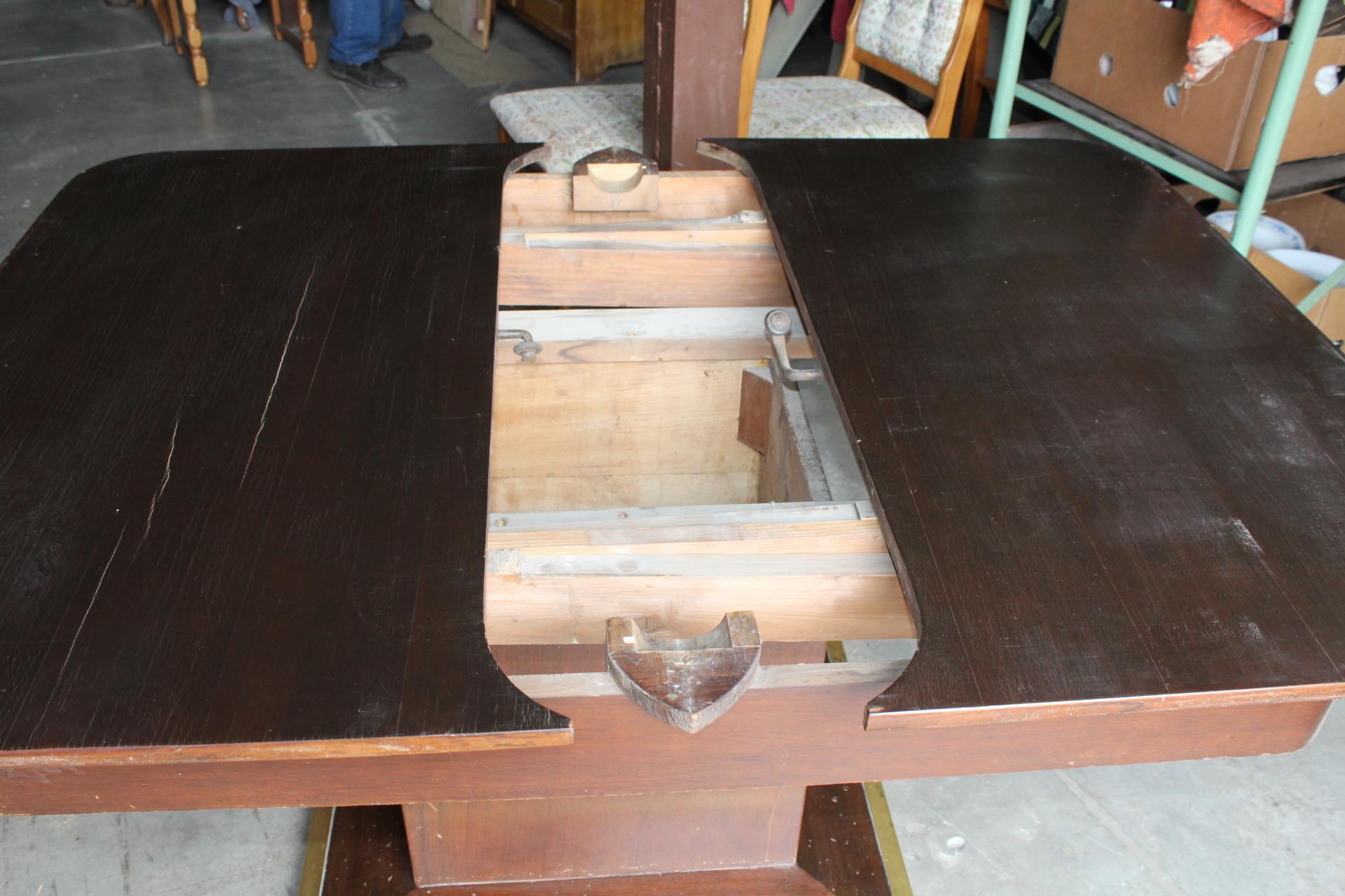 VELKÝ ROZKLÁDACÍ STŮL