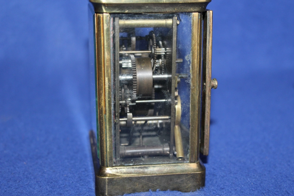 LUXUSNÍ CESTOVNÍ HODINY S BUDÍKEM