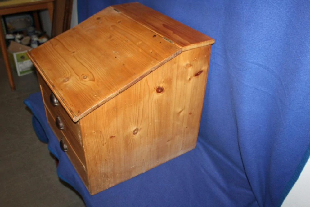 STAROŽITNÁ SKŘÍŇKA, OTEVÍRACÍ