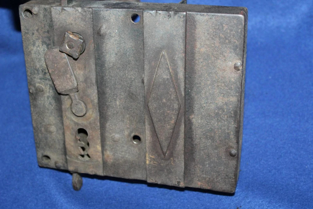 VELKÝ STAROŽITNÝ ZÁMEK