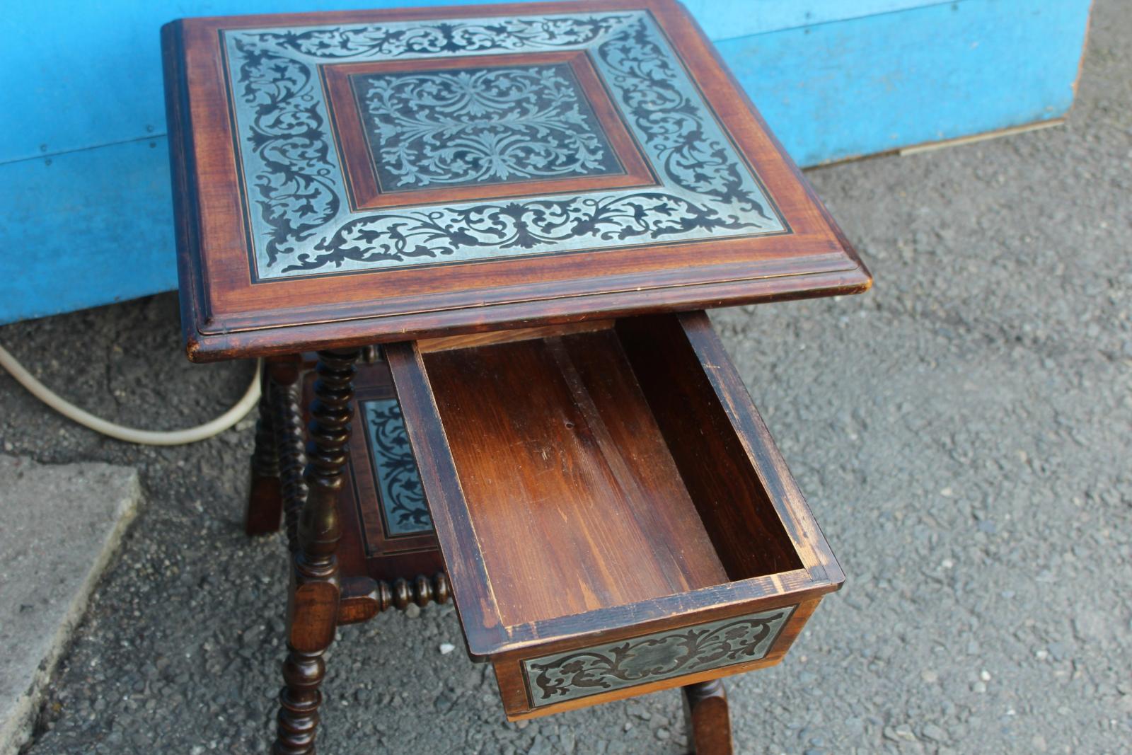 STAROŽITNÝ STOLEK, VYKLÁDANÝ