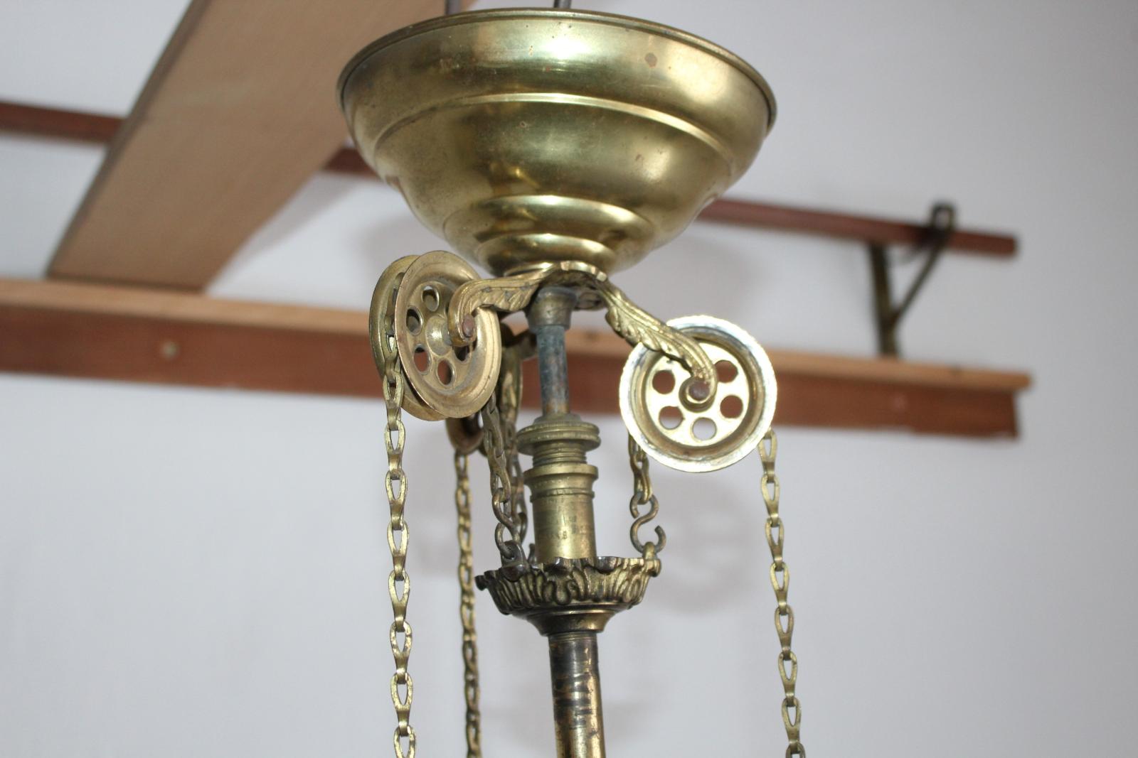 STAROŽITNÝ LUSTR, STAHOVAČKA
