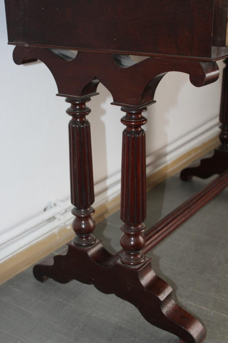 STAROŽITNÝ PSACÍ STŮL