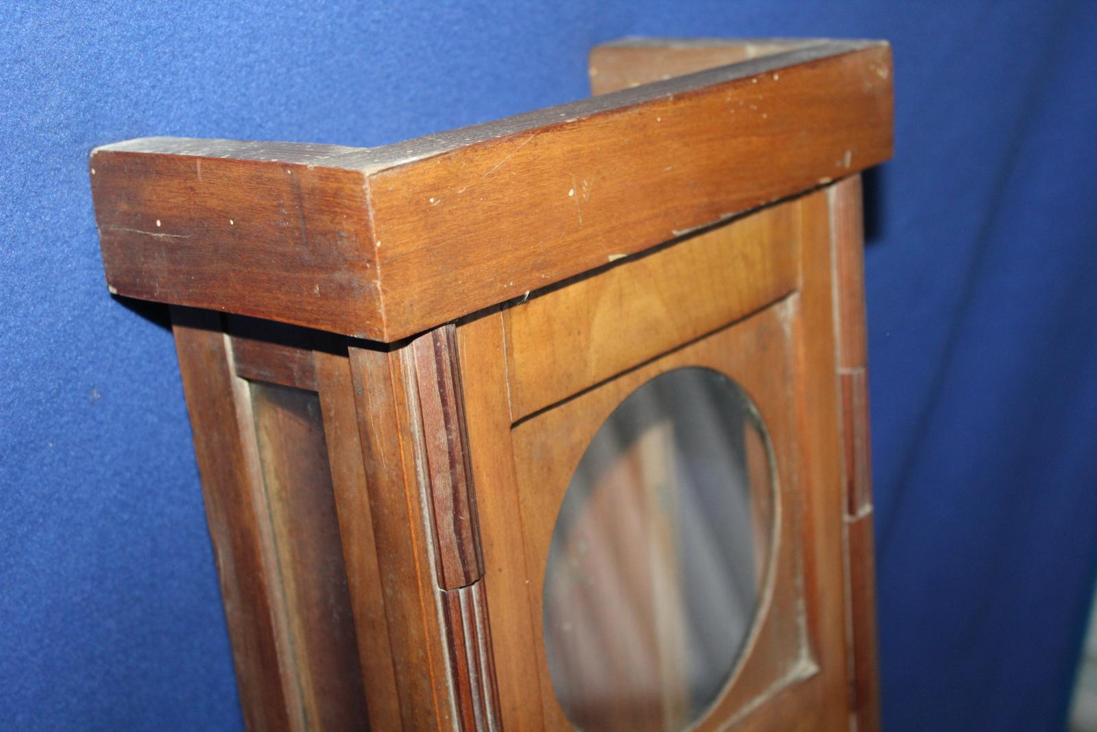 SKŘÍŇKA NA HODINY, TŘEŠEŇ