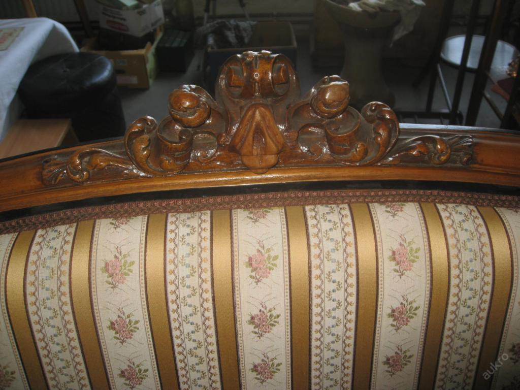 STAROŽITNÁ SEDAČKA