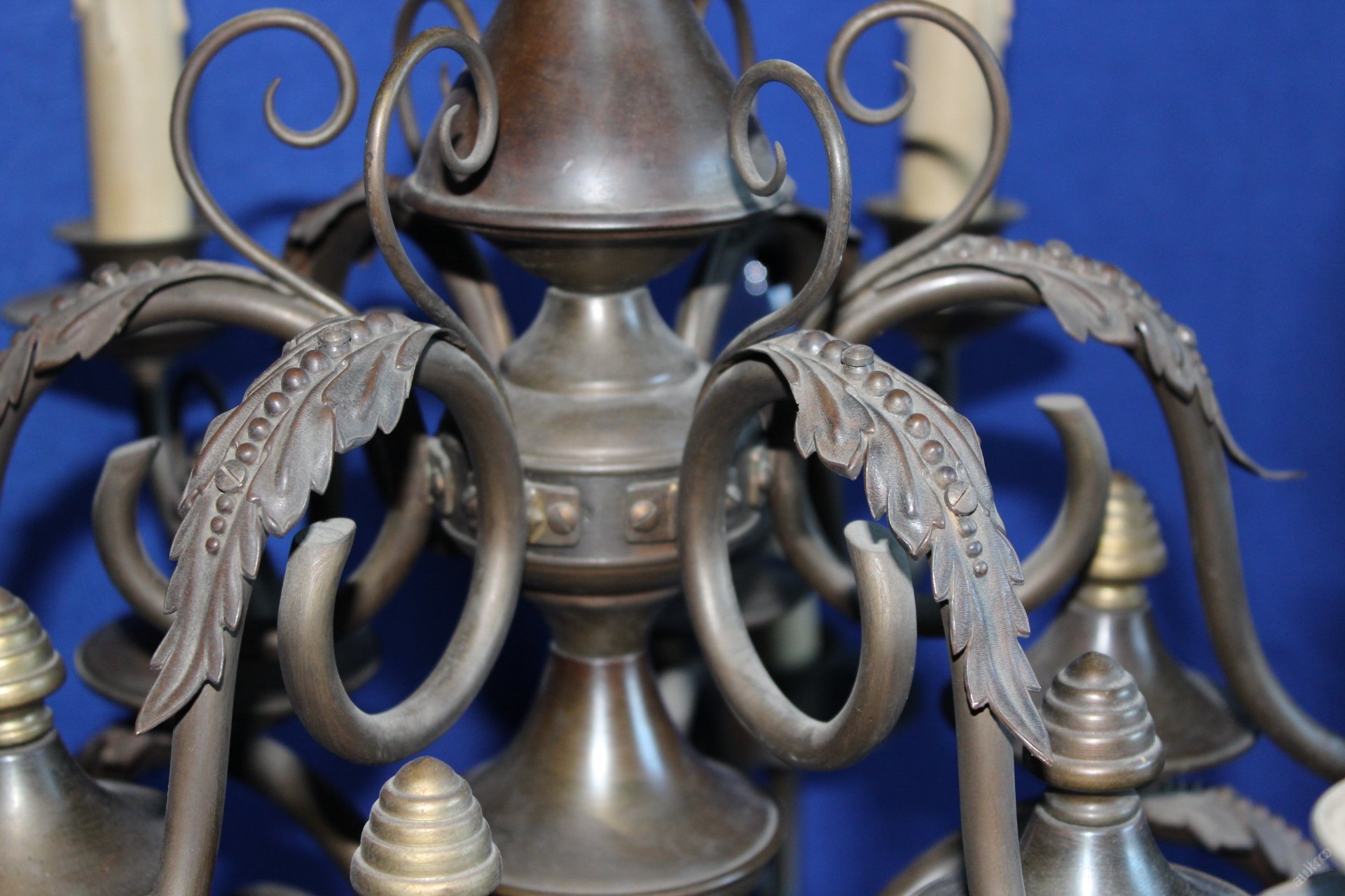 LUXUSNÍ STAROŽITNÝ LUSTR