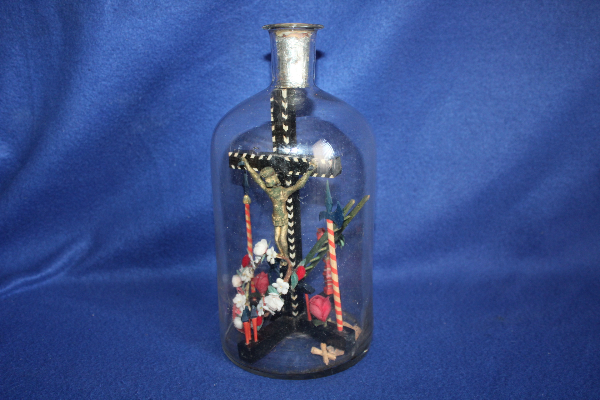 MONTÁŽ V LÁHVY, KŘÍŽ