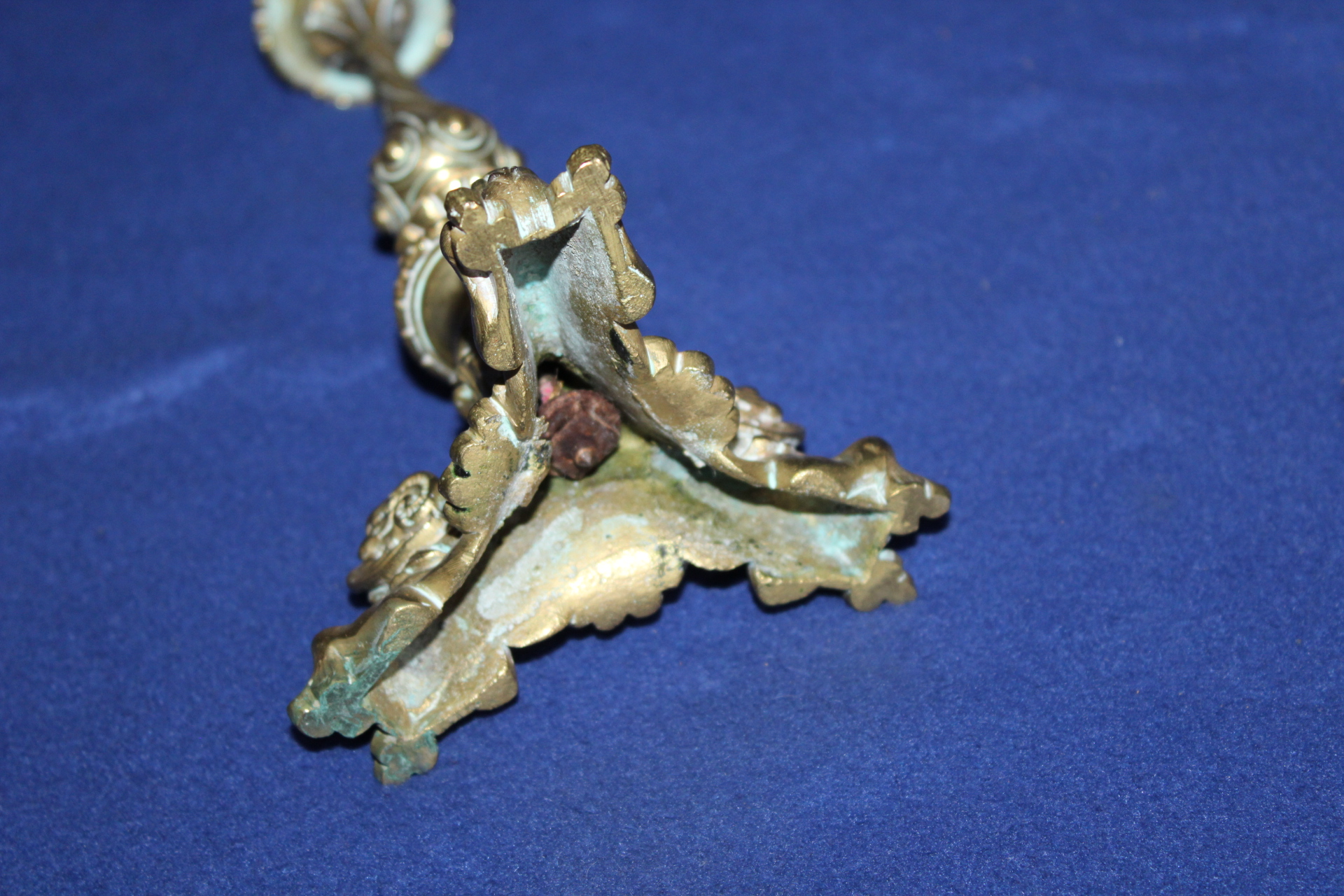 KRÁSNÝ MOSAZNÝ SVÍCEN