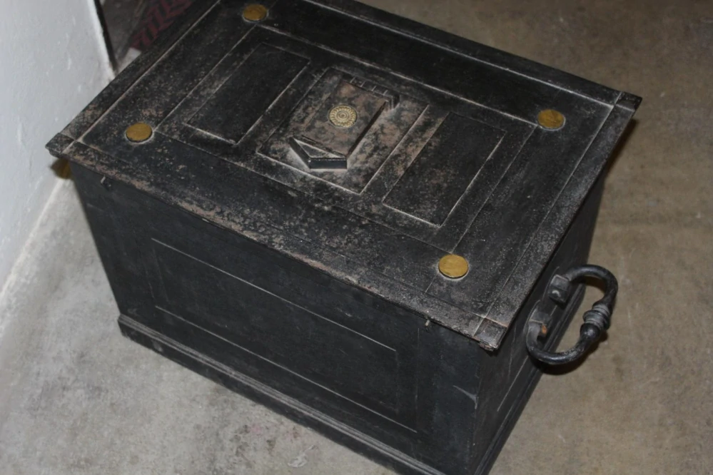 RARITNÍ KOVOVÁ TRUHLA S TAJNÝM ZÁMKEM, BIEDERMEIER