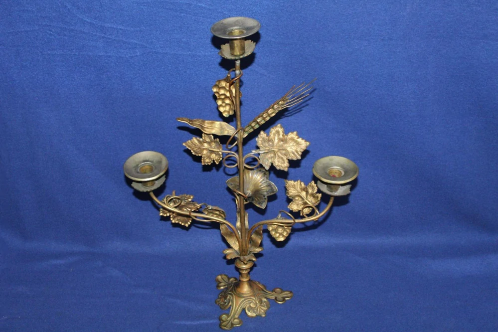 VELKÝ MOSAZNÝ SVÍCEN