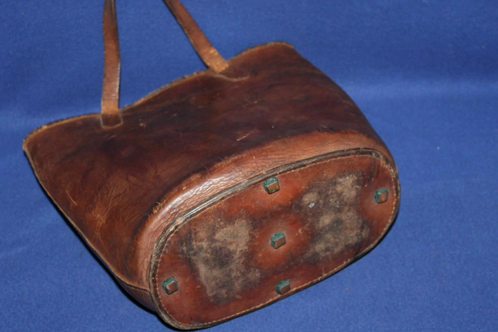 STAROŽITNÁ LOVECKÁ TAŠKA, BŮVOLÍ KŮŽE