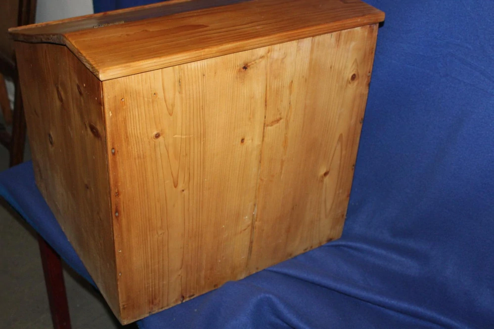 STAROŽITNÁ SKŘÍŇKA, OTEVÍRACÍ