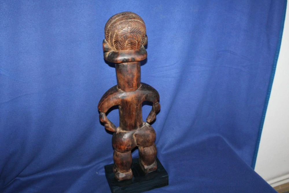 STARÁ AFRICKÁ SOCHA