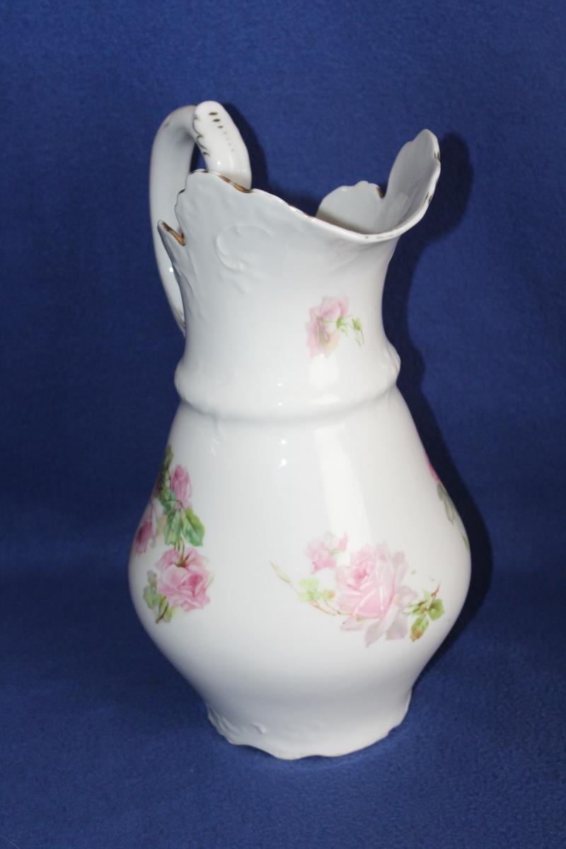 VELKÝ DŽBÁN A UMYVADLO