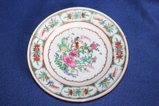 MALOVANÝ TALÍŘ NA STĚNU