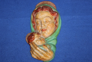 MADONA, ZÁVĚSNÁ TERAKOTA