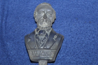 SKLENĚNÁ SOCHA WAGNER