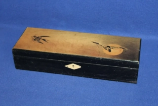 KAZETA, KRABIČKA NA RUKAVICE