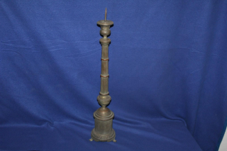 VELKÝ STAROŽITNÝ SVÍCEN