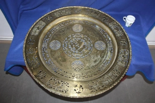 OBROVSKÝ STAROŽITNÝ TÁC, CHINA?